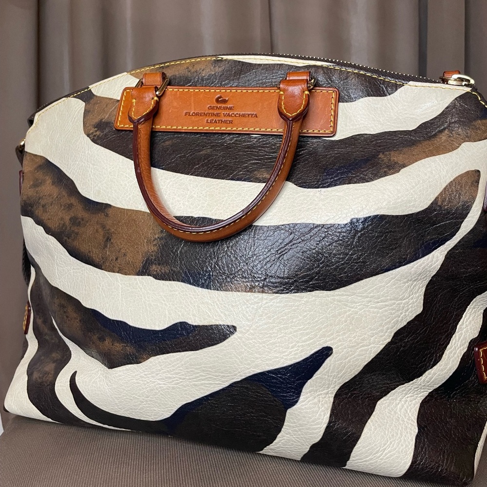 Dooney & Bourke Florentine Zebra Dome Satchel

🦓✨ Sloane Safari - Picture 4 of 4